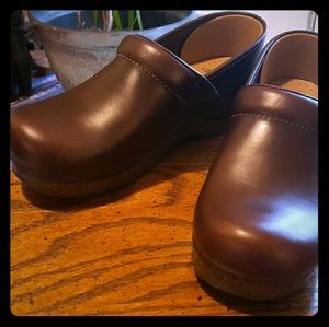 BNIB Dansko Professional Oiled Leather Clogs